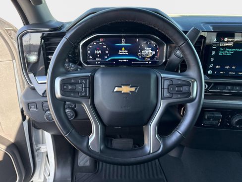 Used 2025 Chevrolet Silverado 2500 LT w/ Convenience Package image 26