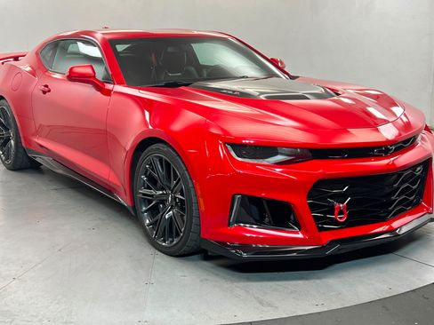Used 2018 Chevrolet Camaro ZL1 RWD image 8