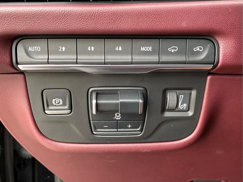 Used 2025 Cadillac Escalade ESV Premium Luxury w/ Touring Package AWD/4WD image 27