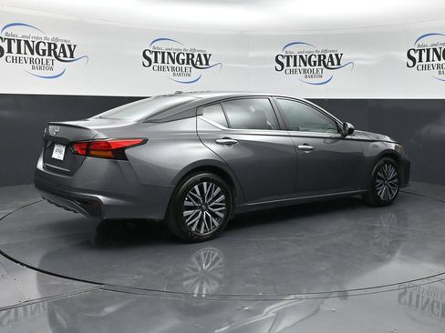 Used 2025 Nissan Altima 2.5 SV FWD image 9