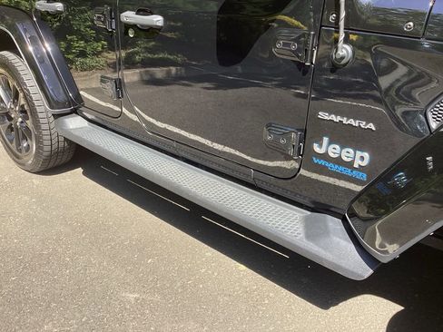 Used 2021 Jeep Wrangler Unlimited Sahara w/ Safety Group AWD/4WD image 17