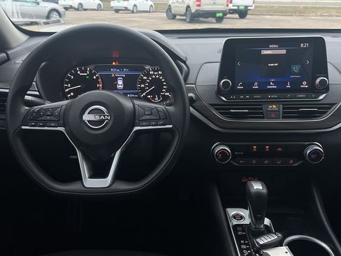 Used 2024 Nissan Altima 2.5 SV image 13