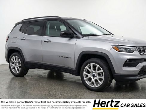 Used 2025 Jeep Compass Limited image 1
