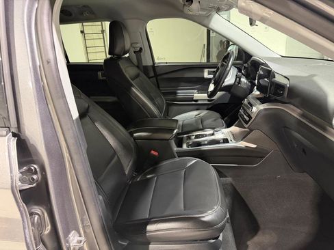 Used 2021 Ford Explorer XLT w/ Equipment Group 202A image 18