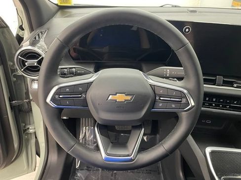 Used 2025 Chevrolet Equinox LT AWD/4WD image 12
