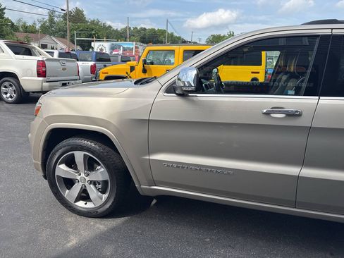 Used 2014 Jeep Grand Cherokee Overland w/ Advanced Technology Group AWD/4WD image 4