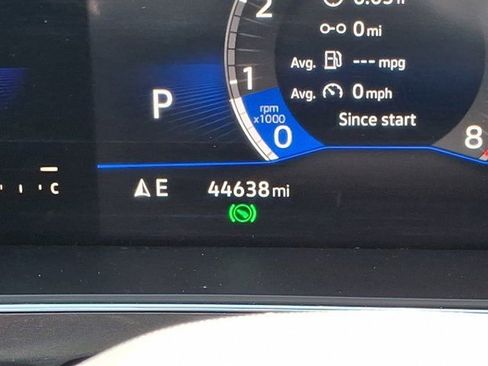 Certified 2022 Volkswagen Tiguan SE w/ Panoramic Sunroof Package AWD/4WD image 25