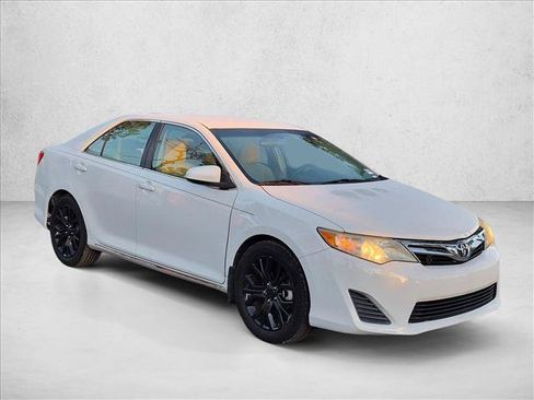 Used 2012 Toyota Camry LE FWD image 3