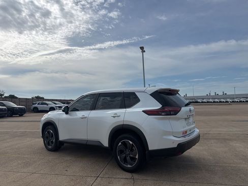 Used 2024 Nissan Rogue SV FWD image 13