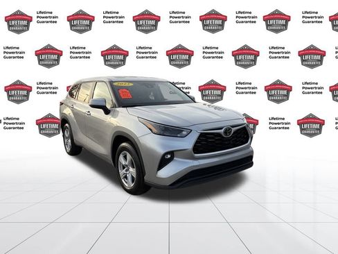 Used 2023 Toyota Highlander LE image 9