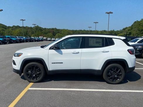 New 2025 Jeep Compass Latitude w/ Sun & Sound Group image 4