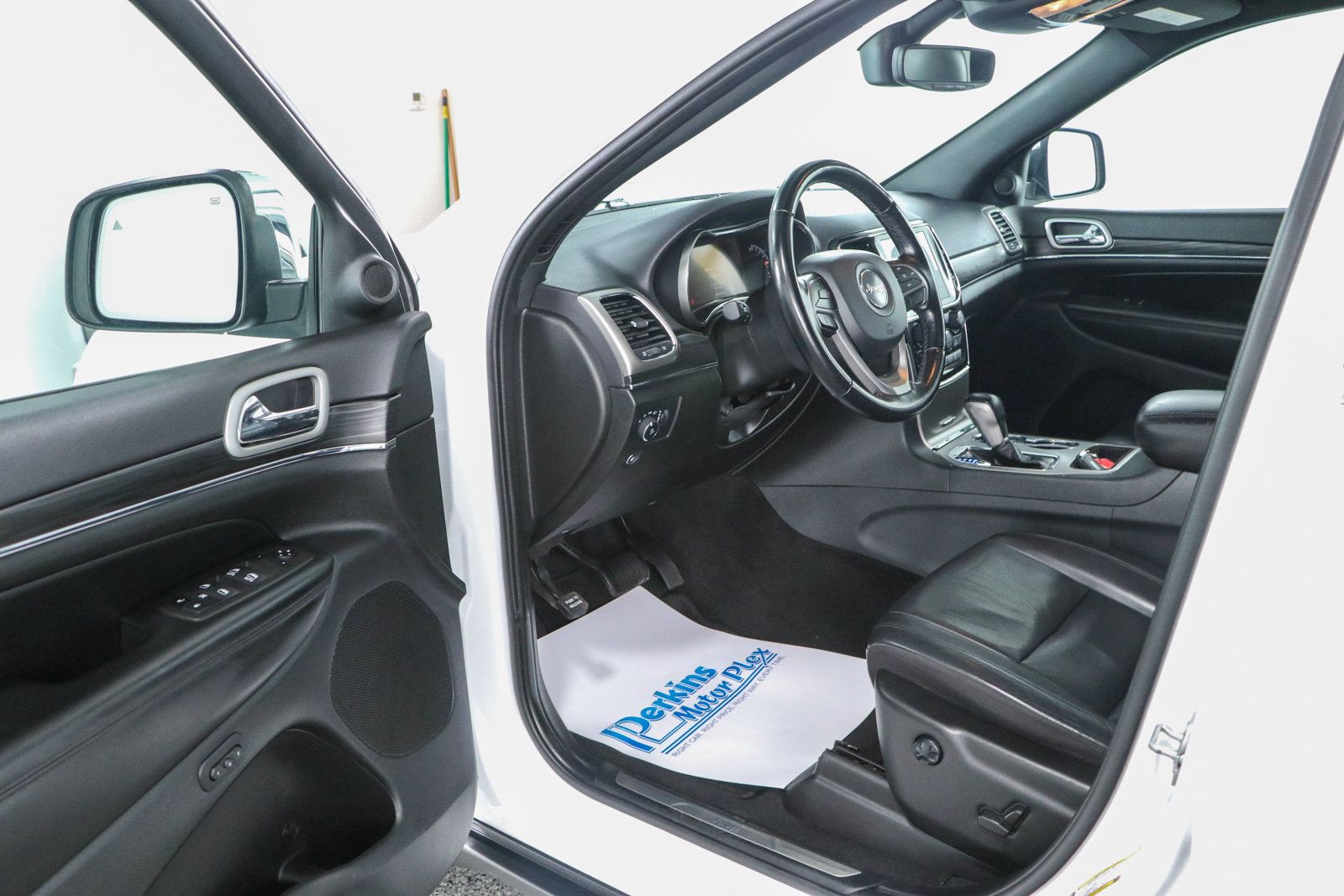 Used 2021 Jeep Grand Cherokee Limited RWD image 3