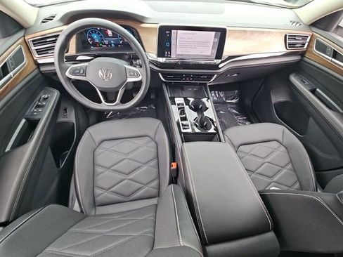 Used 2025 Volkswagen Atlas SE image 14