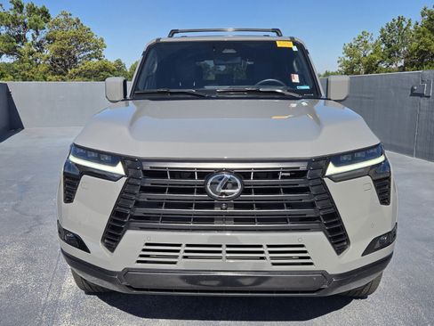 Used 2025 Lexus GX 550 w/ Accessory Package (2T) AWD/4WD image 8