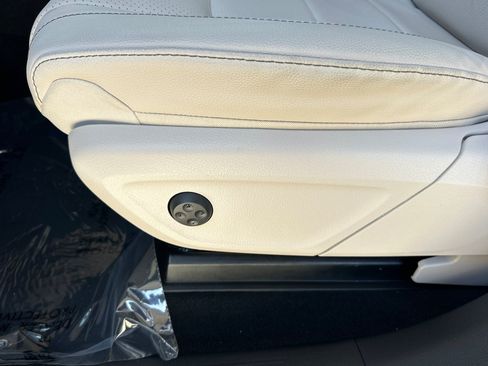Used 2025 Mercedes-Benz GLE 450 4MATIC image 14