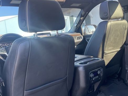 Used 2021 Chevrolet Suburban Premier w/ Premium Package image 33