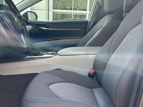 Used 2021 Toyota Camry LE image 6
