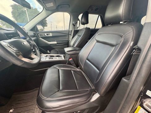 Used 2023 Ford Explorer XLT w/ Equipment Group 202A RWD image 11
