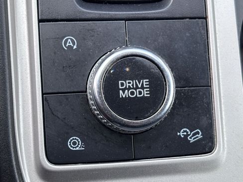 Used 2023 Ford Explorer XLT AWD/4WD image 35