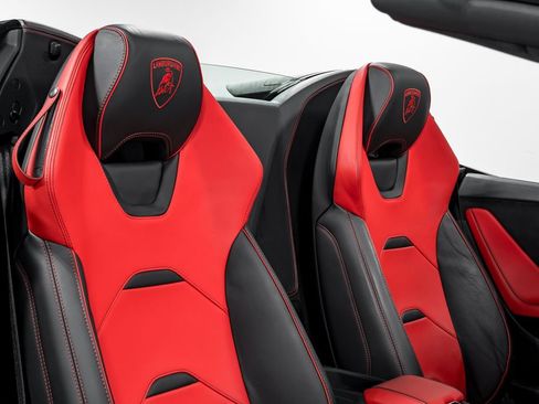 Used 2023 Lamborghini Huracan EVO RWD image 32