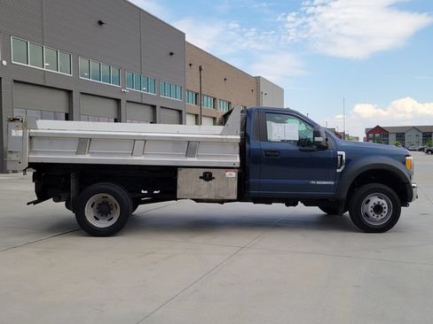 Used 2017 Ford F550 2WD Regular Cab Super Duty image 2