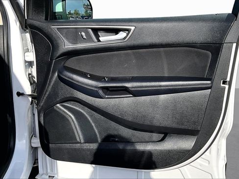 Used 2018 Ford Edge SEL FWD image 17