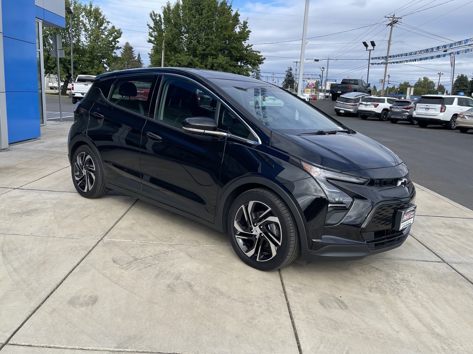 Used 2023 Chevrolet Bolt LT w/ Infotainment Package FWD image 7