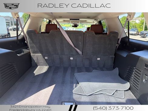 Used 2017 Cadillac Escalade ESV Luxury AWD/4WD image 12