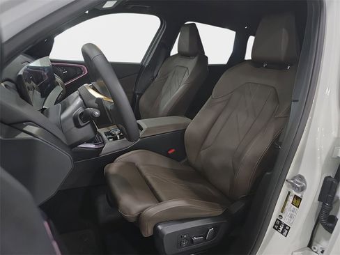 Certified 2025 BMW X3 xDrive30i w/ Convenience Package image 12