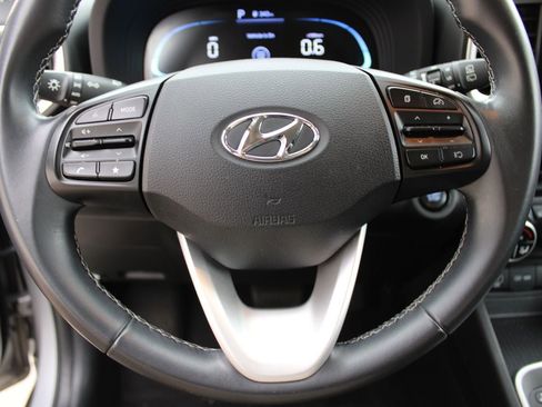 Used 2024 Hyundai Venue SEL image 12