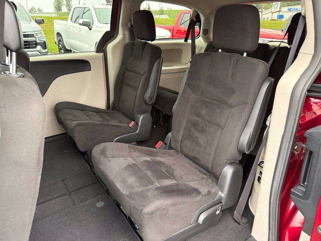 Used 2015 Dodge Grand Caravan SXT w/ UConnect Hands-Free Group FWD image 11