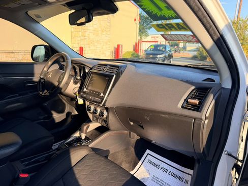 Used 2021 Mitsubishi Outlander Sport LE FWD image 13