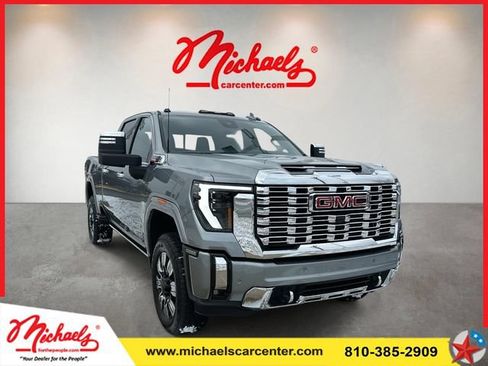 Used 2025 GMC Sierra 3500 Denali w/ Technology Package AWD/4WD image 1