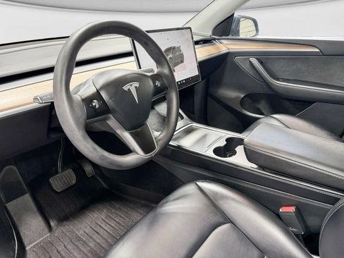 Used 2025 Tesla Model Y Long Range RWD image 16