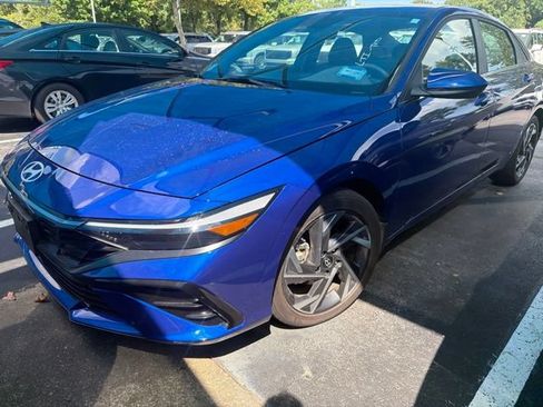 Used 2024 Hyundai Elantra SEL w/ Convenience Package FWD image 3