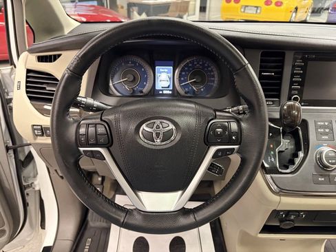 Used 2019 Toyota Sienna XLE image 14