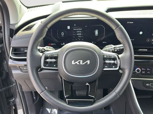 Used 2025 Kia Carnival SX Prestige image 25