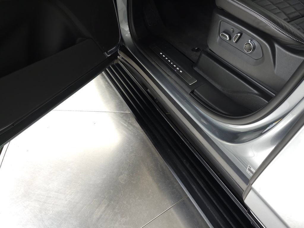Used 2025 Cadillac Escalade V w/ LPO, Floor Liner Package AWD/4WD image 20