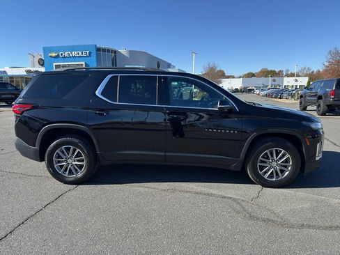 Used 2023 Chevrolet Traverse LT image 8