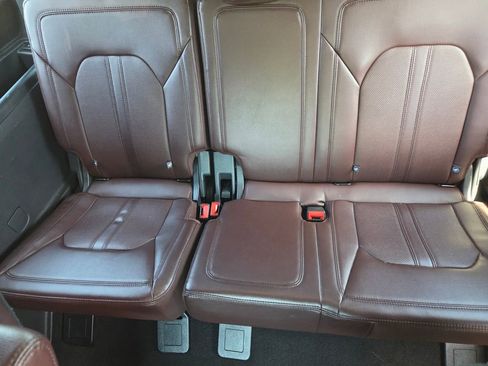 Used 2024 Ford Expedition Limited image 12