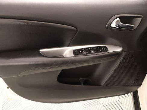 Used 2018 Dodge Journey SE image 14