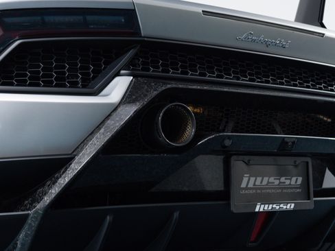 Used 2018 Lamborghini Huracan Performante AWD/4WD image 25