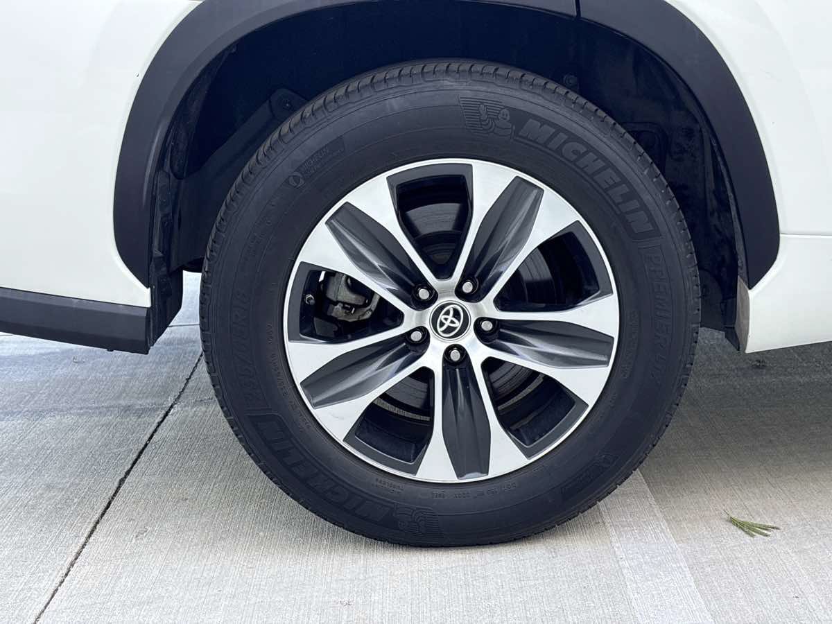 Used 2020 Toyota Highlander XLE FWD image 6