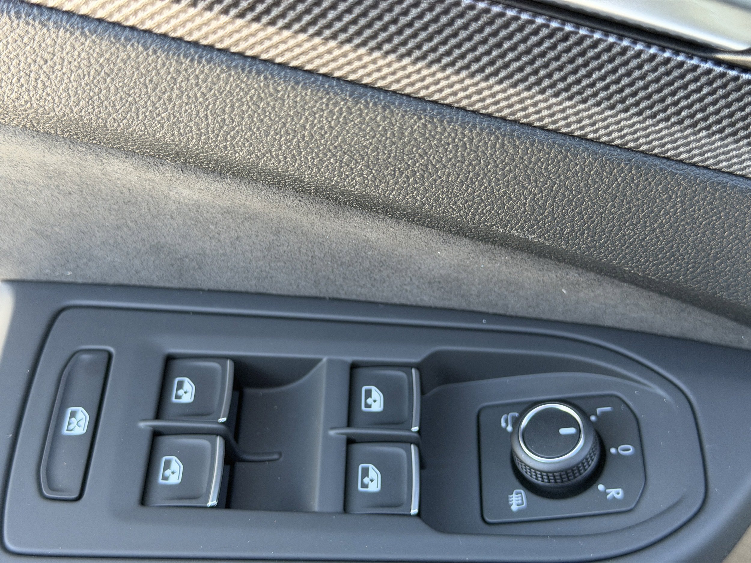 New 2026 Volkswagen GTI SE FWD image 17