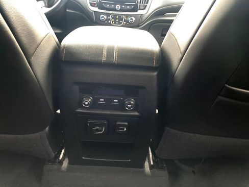 Used 2021 Chevrolet Traverse RS FWD image 35