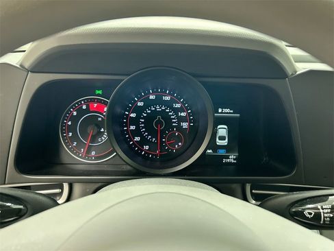 Used 2023 Hyundai Elantra SEL image 13