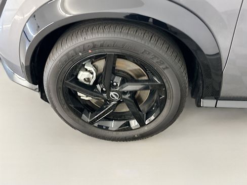 Used 2024 Nissan Ariya AWD image 11