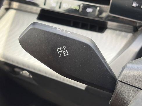 Used 2026 BMW 530i xDrive image 9