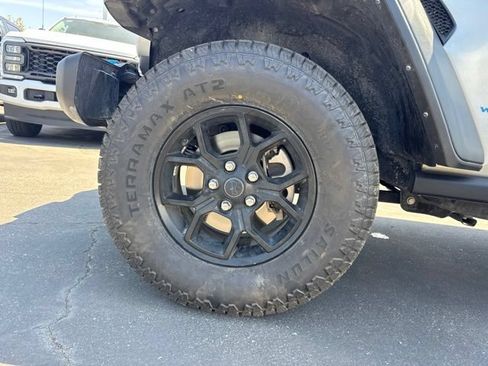 Used 2024 Jeep Wrangler Unlimited AWD/4WD image 6