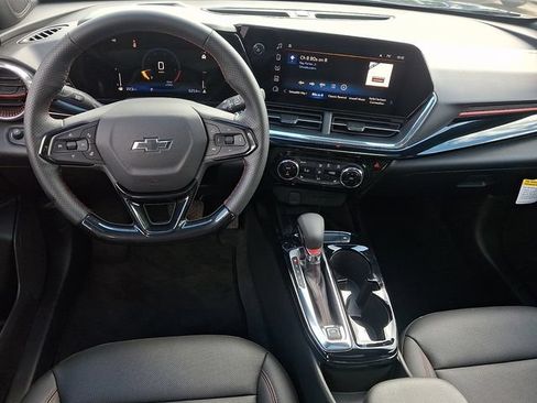 Used 2026 Chevrolet Trax RS w/ Sunroof Package FWD image 3